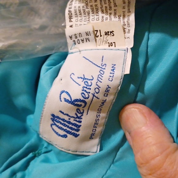 USED ONCE VINTAGE  MIKE BENET GREEN SEQUIN IRIDESCENT STRAPLESS  FORMAL SIZE 12 - Picture 8 of 8